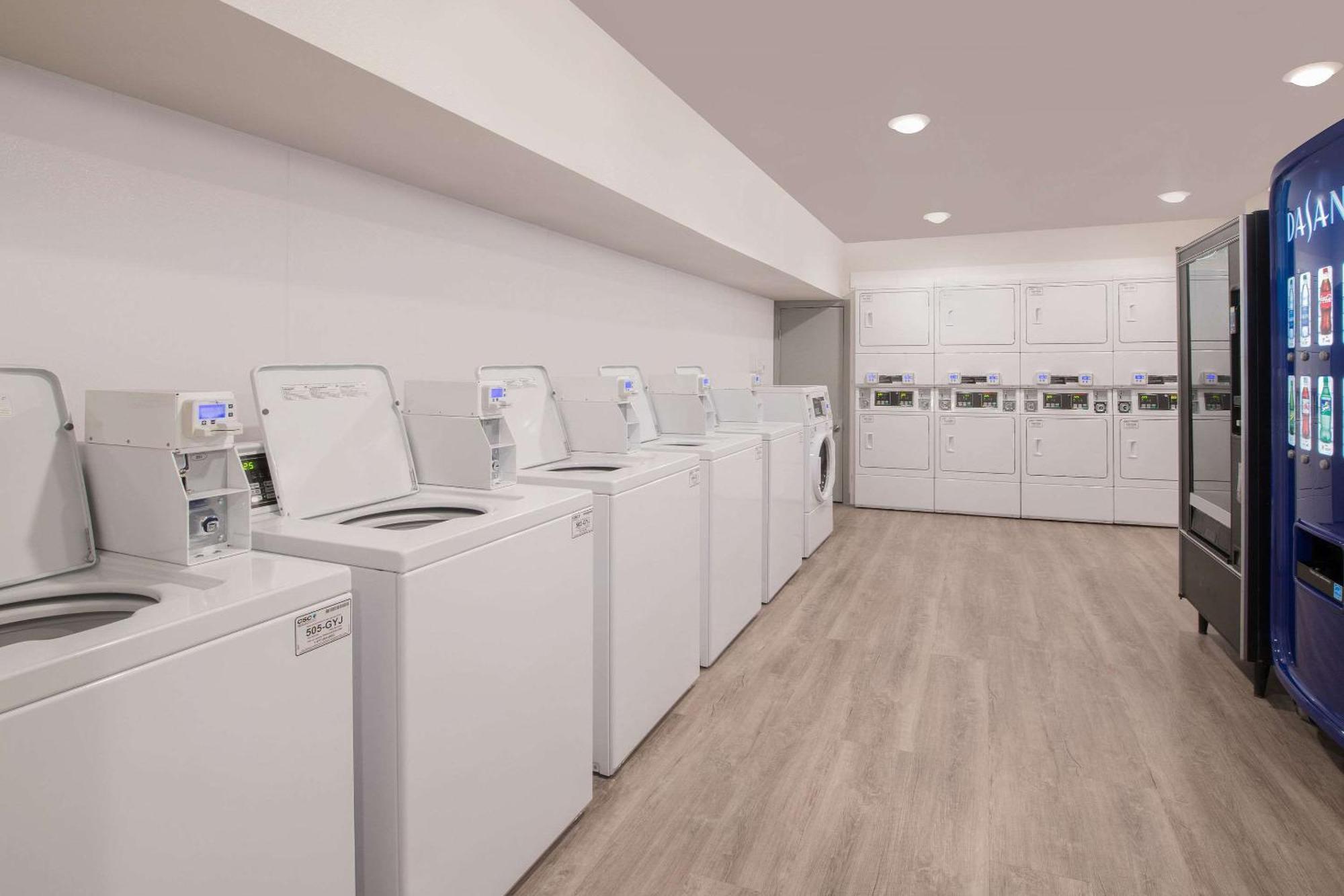Woodspring Suites Savannah プーラー エクステリア 写真