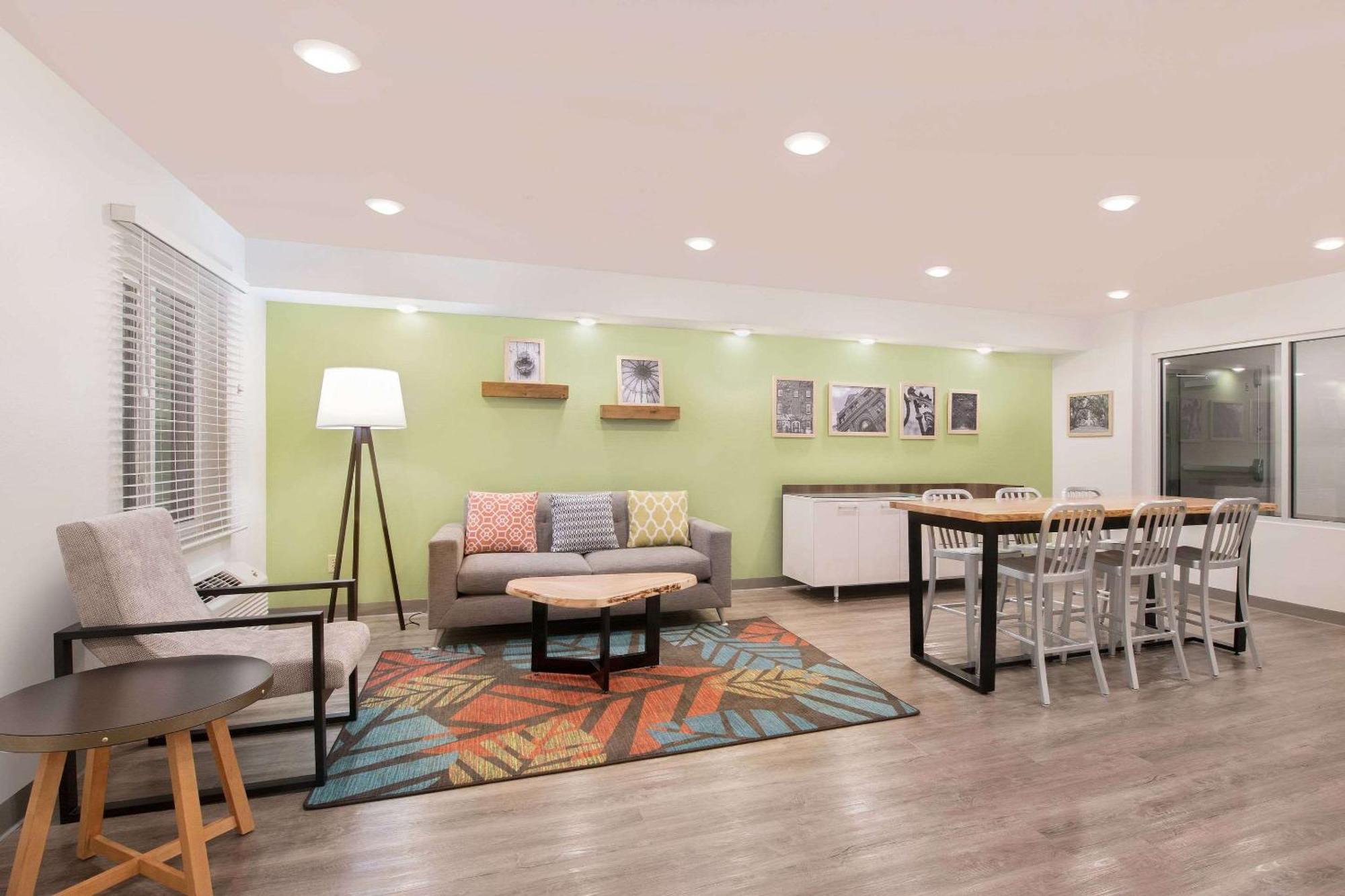 Woodspring Suites Savannah プーラー エクステリア 写真
