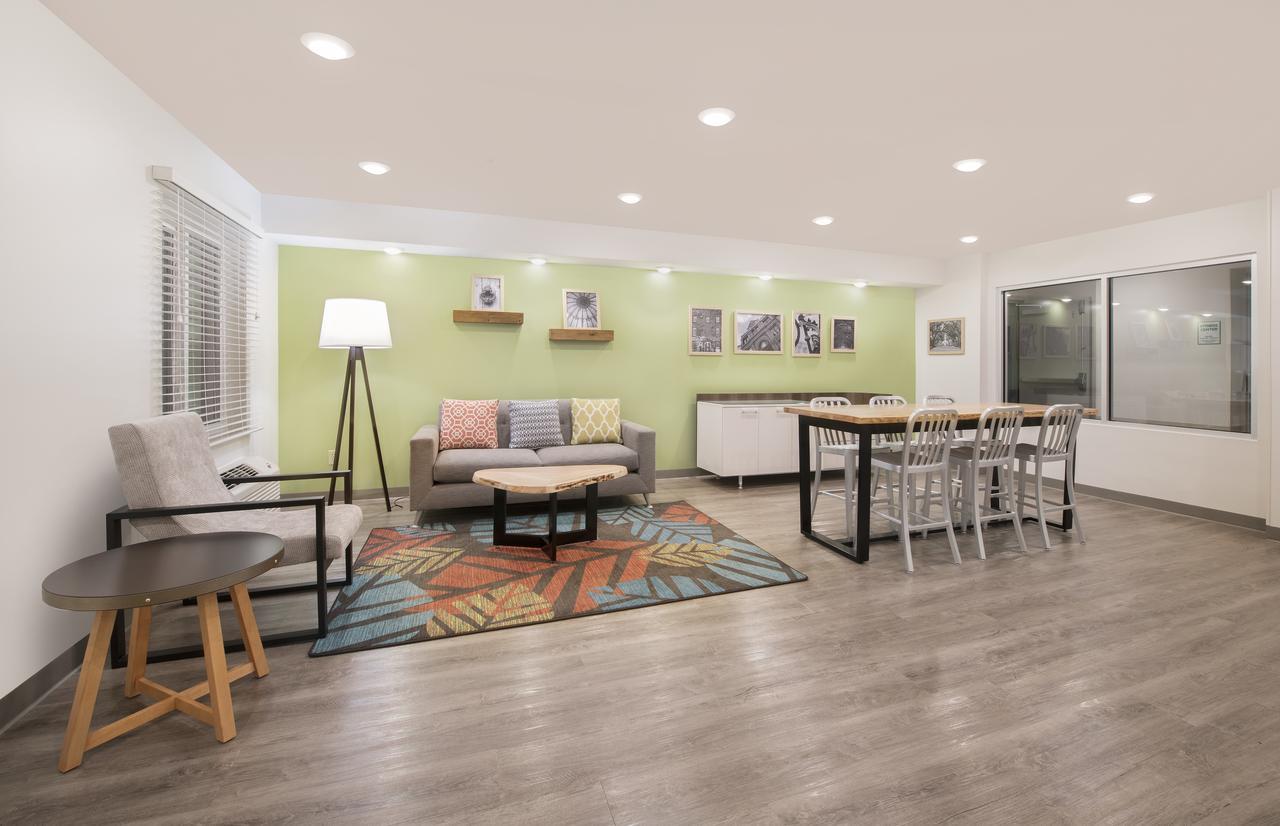 Woodspring Suites Savannah プーラー エクステリア 写真
